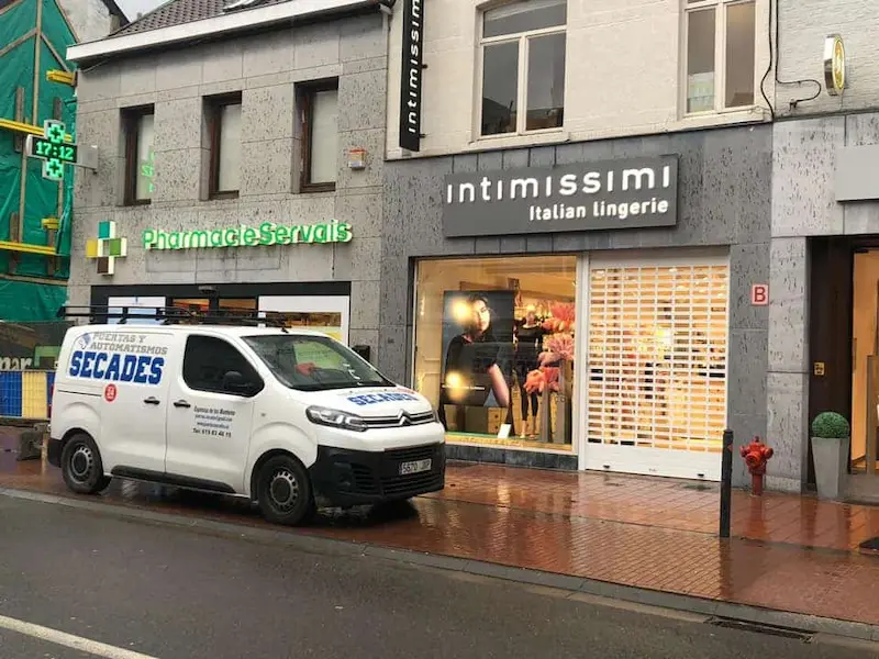 Persiana de chapa enTienda Intimissimi