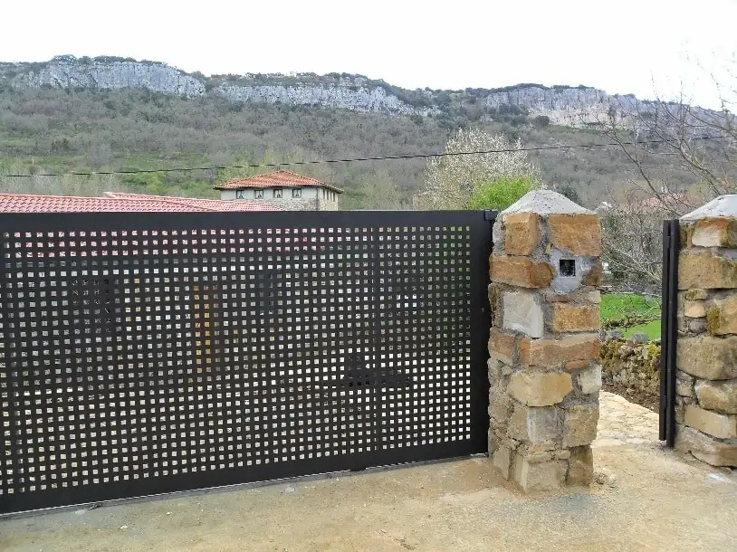 Puerta Residenciales Corredera Secades