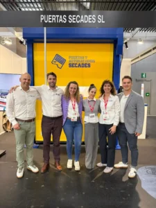 Puertas Industriales Seccionales miembros puertas secades en Bienal